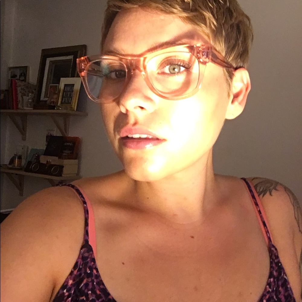 Meet your Posher, Hilary